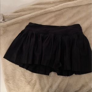 Lululemon black pleated skirt